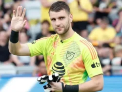 Maarten Paes Resmi Gabung Ajax Amsterdam, Kiper Timnas Indonesia Siap Berlaga di Eredivisie