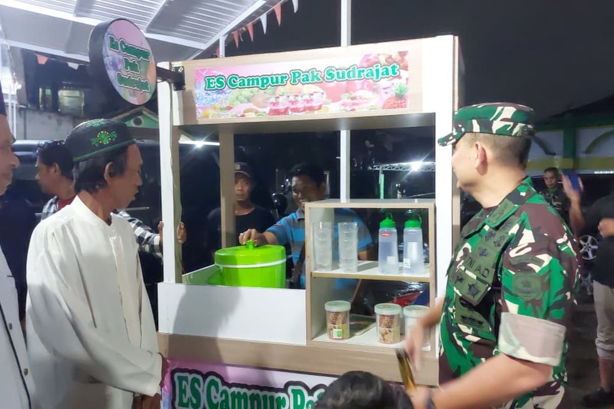 Penjual Es Gabus Viral Terima Bantuan Gerobak