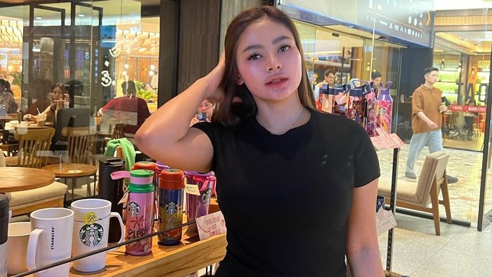 Vitalia Shesya Melepas Hijab