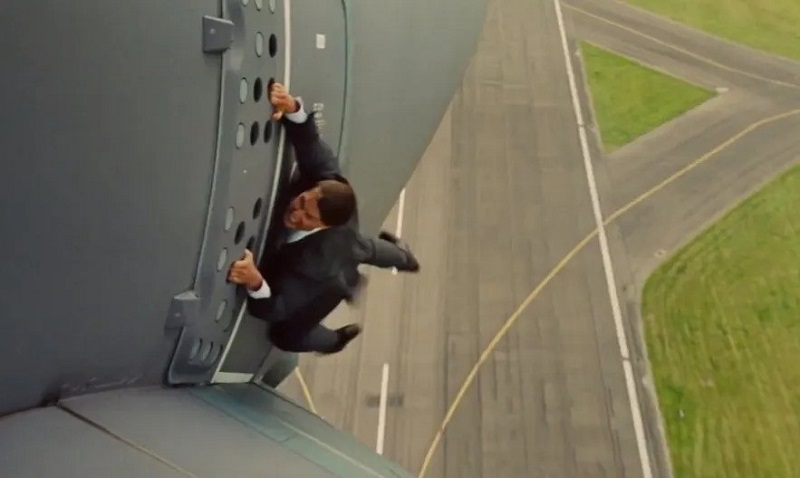 Aksi Nekat Tom Cruise Bikin Asuransi Hollywood Ketar-ketir