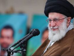 Ketegangan Teluk Memanas, Ali Khamenei Soroti Ancaman Kapal Perang AS