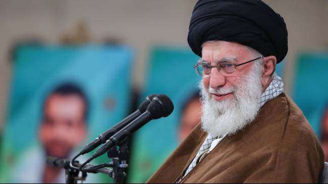 Ali Khamenei Soroti Ancaman Kapal Perang AS