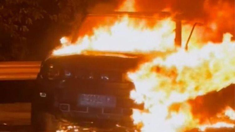 Mobil Jetour Terbakar