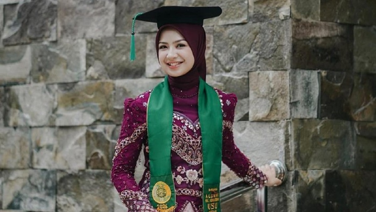 Nashwa Zahira Raih Gelar Dokter