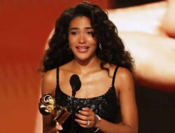 Raih Best New Artist Grammy 2026, Olivia Dean Sampaikan Pesan Perjuangan Imigran