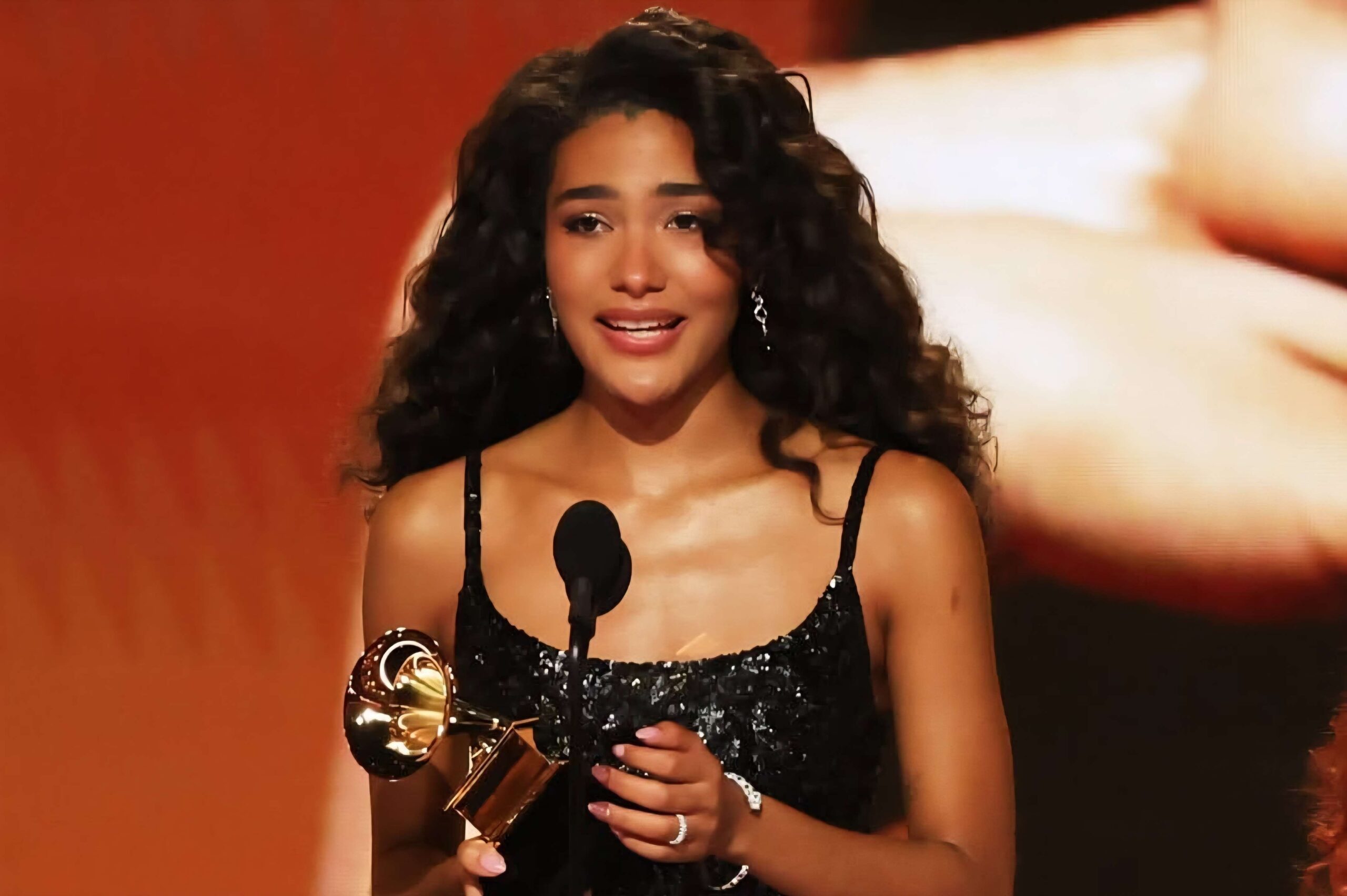 Raih Best New Artist Grammy 2026, Olivia Dean Sampaikan Pesan Perjuangan Imigran