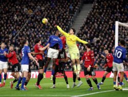 Senne Lammens Bersinar, Carrick Sebut Punya Aura Van der Sar