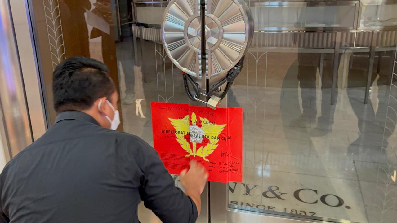 Toko Tiffany & Co di Jakarta Disegel Bea Cukai