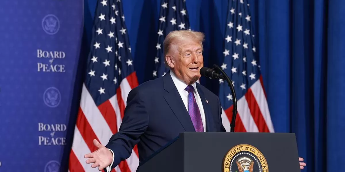 Trump Umumkan Tarif Global 10 Persen