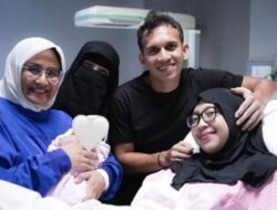 Resmi Jadi Nenek, Umi Pipik: Kehadiran Cucu Pertama Seperti Vitamin Semangat, Ingin Dipanggil ‘Jiddah’