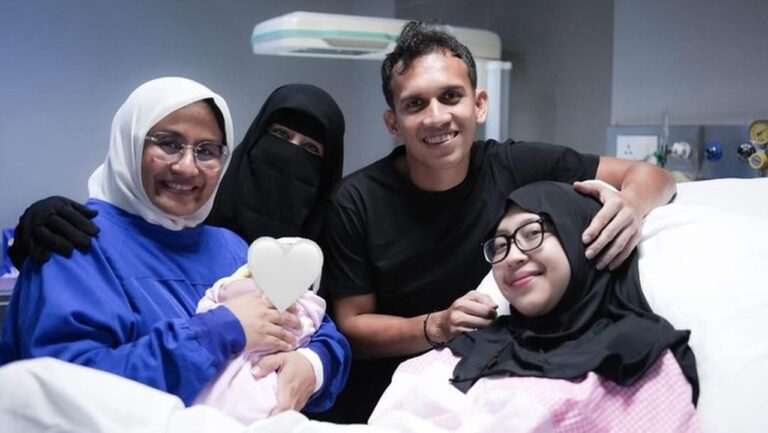 Umi Pipik kini telah resmi jadi nenek