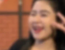 Video Cukur Kumis Viral di TikTok Tampilkan Aksi Tak Biasa Perempuan Berhijab