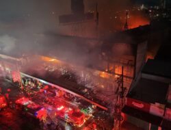 Kebakaran Hebat Lalap Rita Pasaraya Cilacap dan Sports Station, Damkar Masih Berjibaku