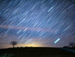 Hujan Meteor Lyrids 2026 Hiasi Langit April, Ini Tips Melihatnya