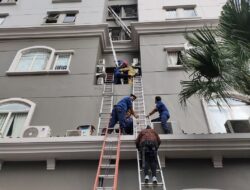 Evakuasi Kebakaran Apartemen Mediterania, Penghuni Dievakuasi Lewat Tangga Luar