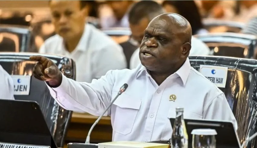 Natalius Pigai Sayangkan Pelaporan Akademisi Feri Amsari Terkait Kritik Kebijakan