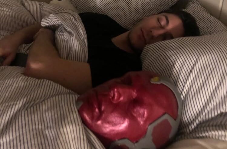 Paul Bettany Bikin Ulah Absurd dengan Properti Vision