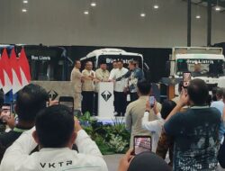 Presiden Prabowo Cari-cari Aburizal Bakrie Saat Resmikan Pabrik Bus dan Truk Listrik VKTR di Magelang