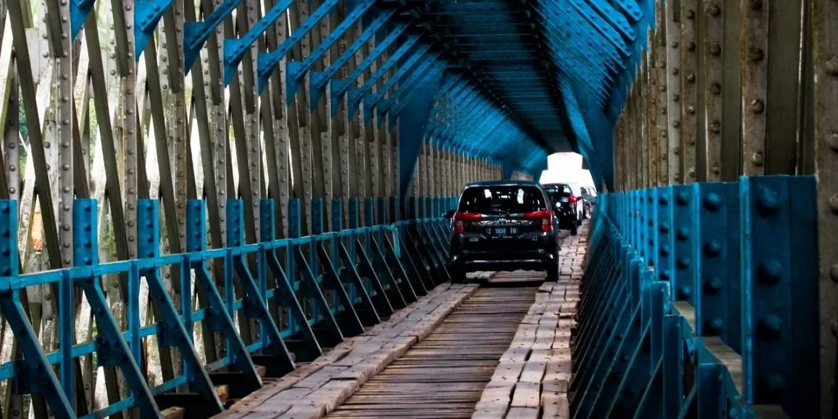 Pungli di Jembatan Cirahong