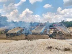 Polres Kampar Musnahkan 6 Rakit Tambang Emas Ilegal di Sungai Singingi