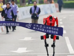 Robot Humanoid Pecahkan Rekor Half Marathon Beijing