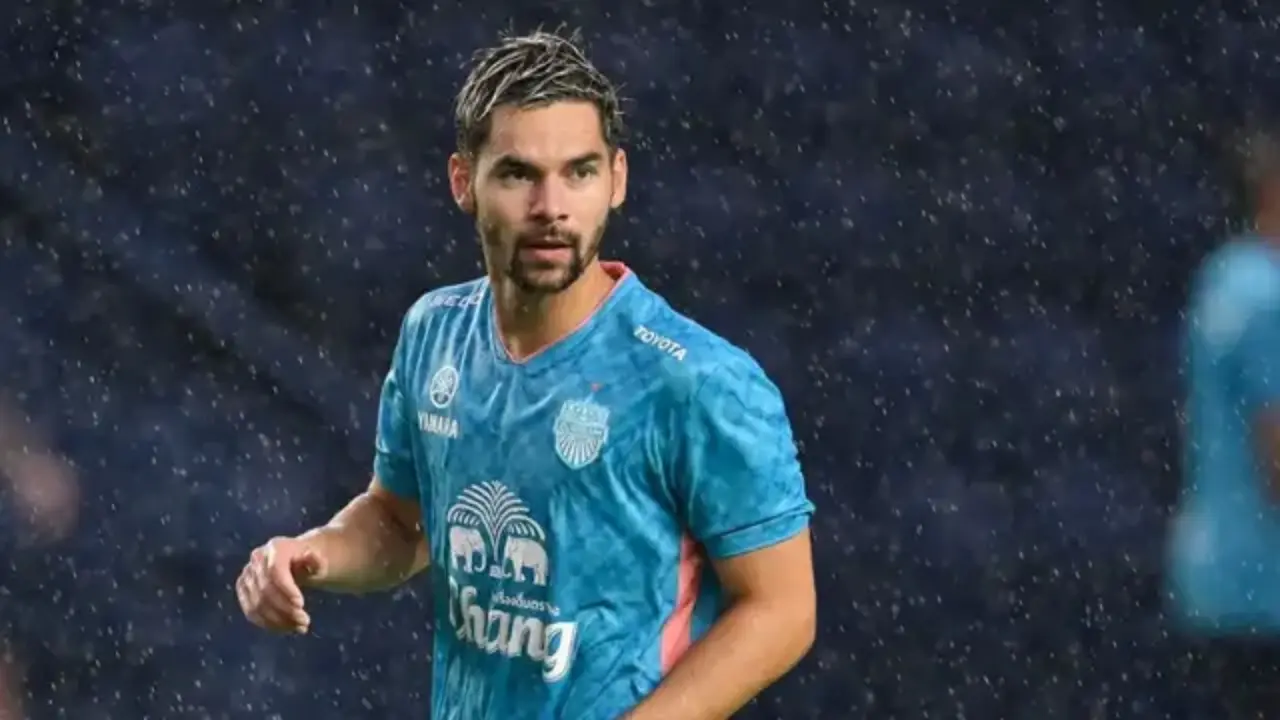 Sandy Walsh Ukir Sejarah Juara Liga Thailand