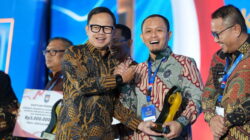 Wali Kota Pekanbaru Agung Nugroho Raih Penghargaan Kemendagri