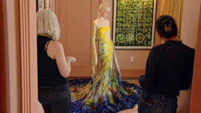 Tubuh Emma Chamberlain Menjadi Kanvas di Met Gala 2026.