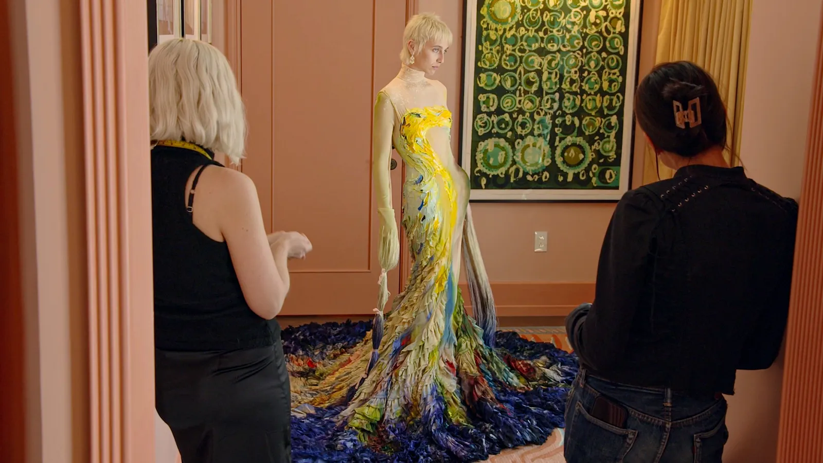 Tubuh Emma Chamberlain Menjadi Kanvas di Met Gala 2026.