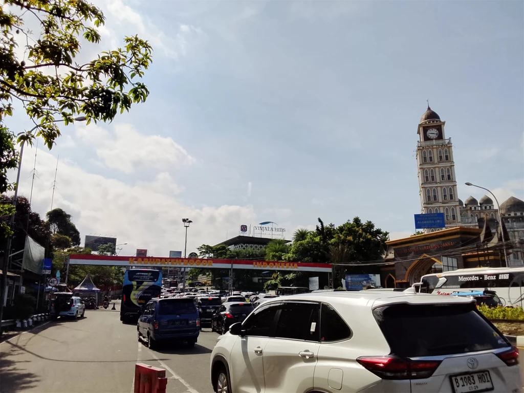 Puncak Bogor Macet Parah Saat Long Weekend Hari Buruh 2026