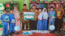 APICAL Salurkan Ratusan Buku ke Tiga Sekolah Dasar di Dumai
