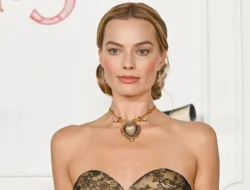 Penampilan Margot Robbie di Pemutaran Wuthering Heights Tuai Kontroversi, Kalung Taj Mahal Jadi Sorotan Publik