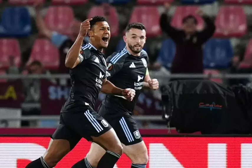 Ollie Watkins Bersinar